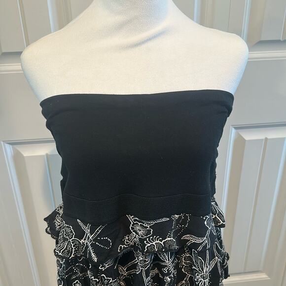 Express Large Black Floral Tiered Strapless Dress - Picture 2 of 10